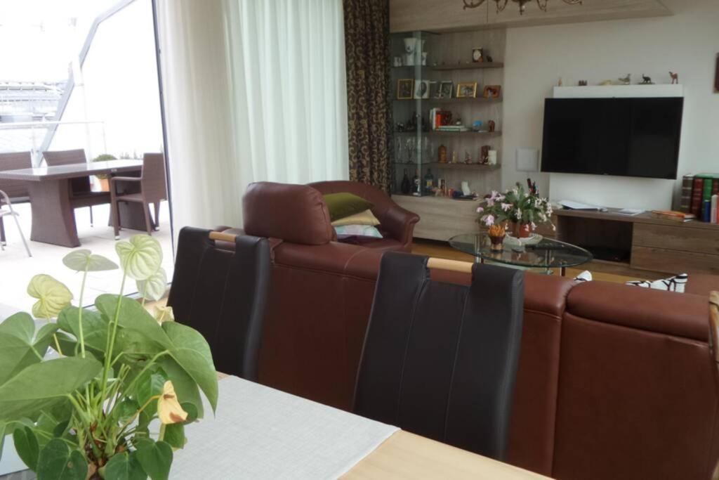 Grosses Penthouse #12 Mit Terrasse Und Aussicht Appartement Wenen Buitenkant foto