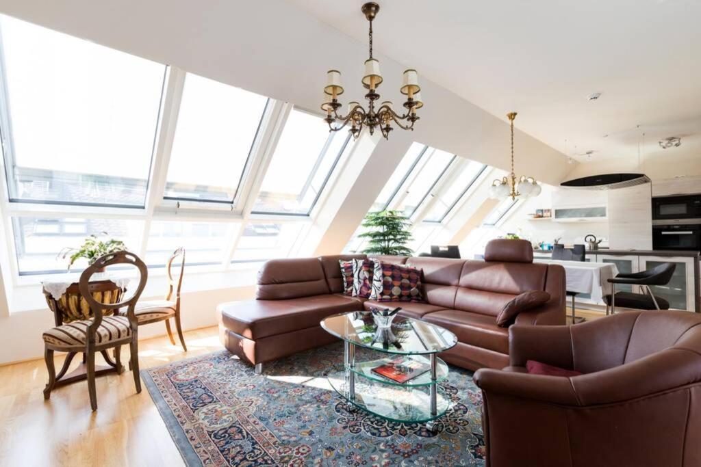 Grosses Penthouse #12 Mit Terrasse Und Aussicht Appartement Wenen Buitenkant foto