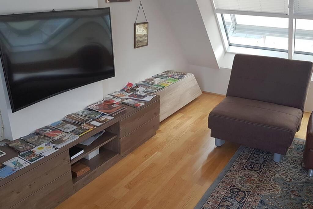 Grosses Penthouse #12 Mit Terrasse Und Aussicht Appartement Wenen Buitenkant foto