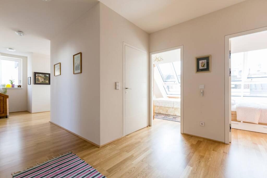 Grosses Penthouse #12 Mit Terrasse Und Aussicht Appartement Wenen Buitenkant foto